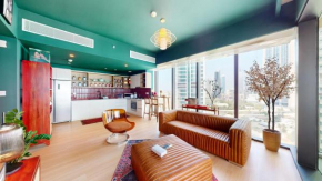 Artistic John & Yoko Retreat in Downtown Dubai - Unwind with Elegance